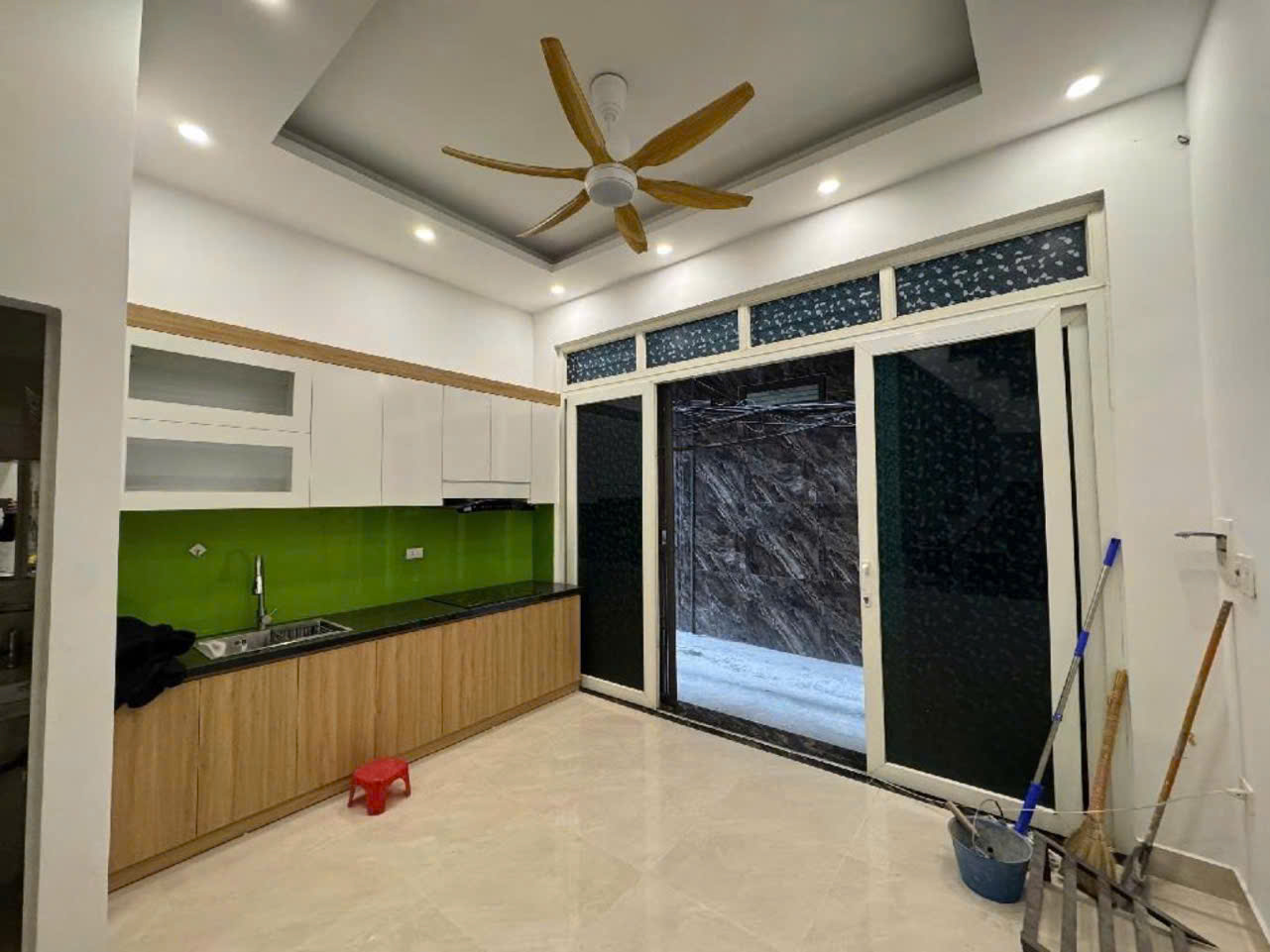 Cho thuê nhà nguyên căn Phố Chùa Bộc, 5 tầng x 25m2, 3 ngủ khép kín, 14 triệu - Ảnh 1
